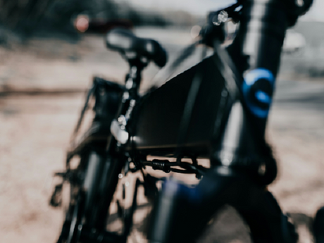 Semplifica I Viaggi Quotidiani Usando Una Bici Elettrica Pieghevole